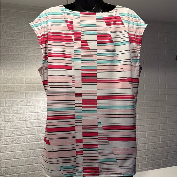 Liz Claiborne White and Red Boxy Blouse - Picture 2 of 3